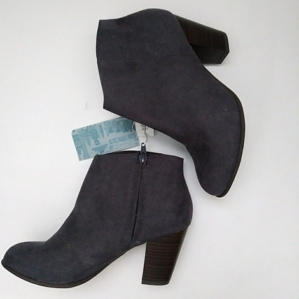 New Old Navy Boots size 8